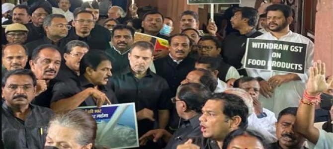 कांग्रेस का महंगाई के खिलाफ प्रदर्शन, राहुल-प्रियंका हिरासत में