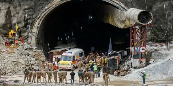 जज्बे की जीत, अंधेरी सुरंग, चट्टानों से जूझे 82 हाथ