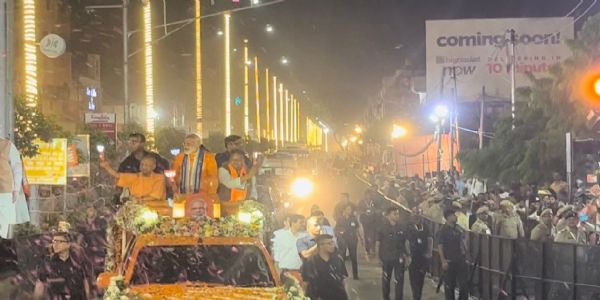 प्रधानमंत्री के रोड शो में मोदी-मोदी के नारों से गूंजा बरेली