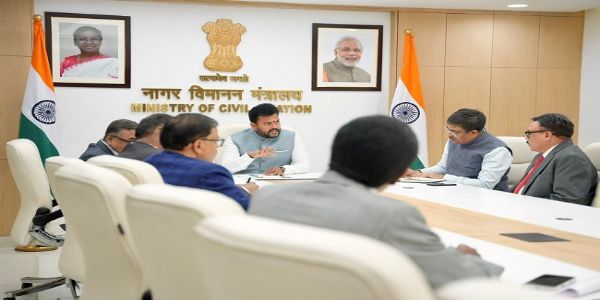 नागर विमानन मंत्री ने इंडिगो संकट पर की बैठक, जल्द परिचालन सामान्य करने का दि‍या निर्देश