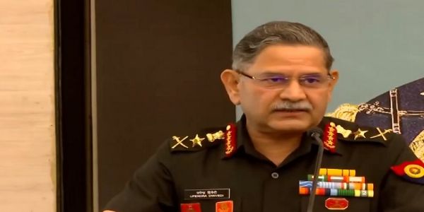 दुनिया के सामने नई चुनौतियों के चलते ही कई देशों में शासन का पतन हुआ : आर्मी चीफ