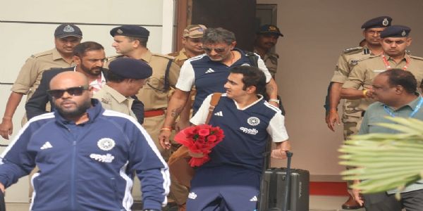 भारत-वेस्टइंडीज टी-20 मैच के लिए इंदौर पहुंची दोनों टीमें, खिलाड़ियों की एक झलक पाने के लिए उमड़े फैंस