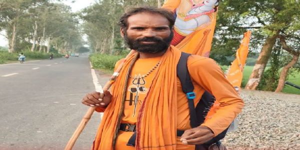 गौमाता को राष्ट्रमाता घोषित करने की मांग को लेकर चार धाम की पैदल यात्रा, खड़गपुर पहुंचा मध्य प्रदेश का युवक