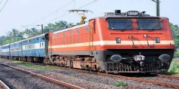 दिल्ली-सांतरागाछी और शालीमार-चेन्नई बीच के बीच चलेंगी स्पेशल ट्रेनें