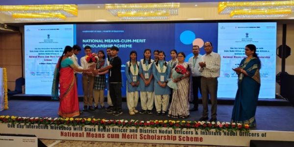 मेधावी विद्यार्थियों की शिक्षा में बाधा न बने आर्थिक अभाव : ए. श्रीजा