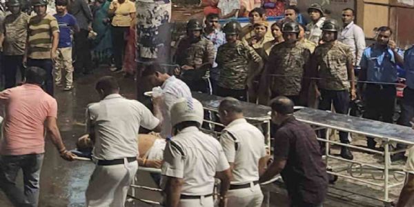 महासप्तमी पर कोलकाता में बड़ा हादसा : चोरबगान पूजा पंडाल में मची भगदड़ में 17 की मौत, 15 घायल