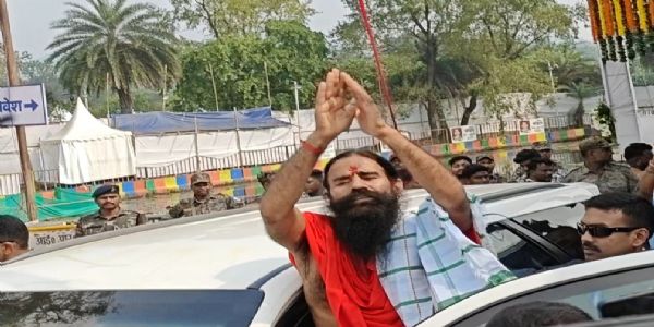 बाबा रामदेव ने हेमंत सोरेन को बताया ‘लेजेंडरी मुख्यमंत्री’