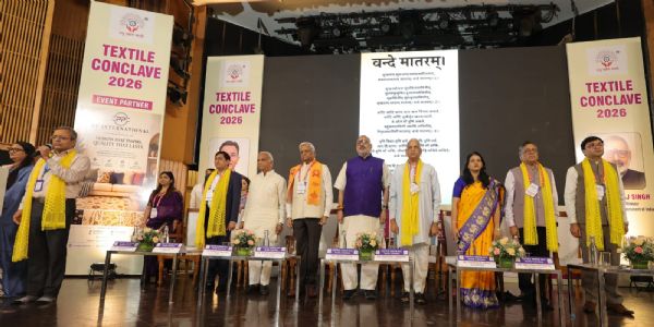 2030 तक वस्त्र उद्योग का कारोबार 35 करोड़ डॉलर तक पहुँचाने का लक्ष्य: गिरिराज सिंह