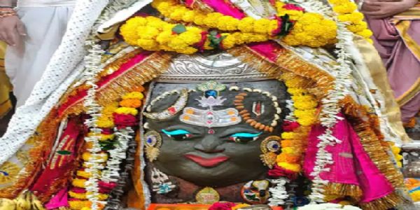 शरद पूर्णिमा पर राजा स्वरूप में सजे बाबा महाकाल, भस्म आरती में हुआ दिव्य शृंगार