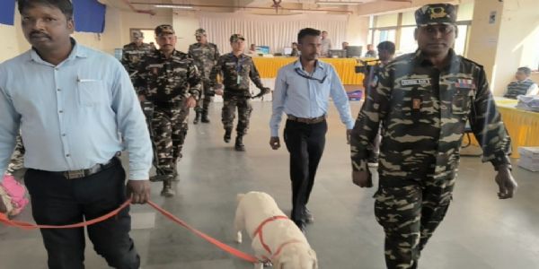 रांची समाहरणालय को बम से उड़ाने की धमकी, बम निरोधक दस्ते ने की जांच