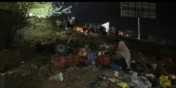 कर्नाटक में ट्रैक्टर पलटने से महाराष्ट्र के दो वर्षीय बच्चे समेत 4 की मौत