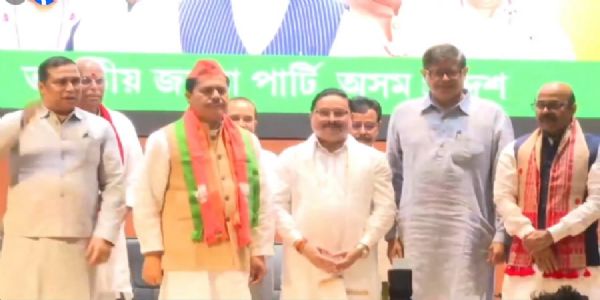 भूपेन बोरा ने कांग्रेस का हाथ छोड़ मुस्कुराते हुए भाजपा का थामा कमल