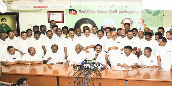 अन्नाद्रमुक ने जारी की दूसरे चरण की चुनावी घोषणाएं, पेंशन बढ़ाने, शिक्षा ऋण माफी, मुफ्त एलपीजी सिलेंडर का वादा