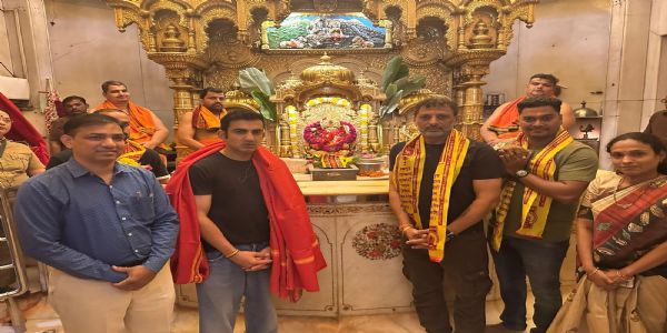 टीम इंडिया के हेड कोच गौतम गंभीर ने सिद्धिविनायक मंदिर में किया विघ्नहर्ता का दर्शन