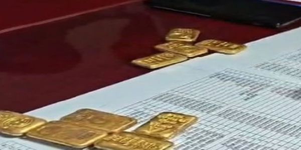 वाराणसी स्टेशन पर 3.54 करोड़ का साेना बरामद, दाे गिरफ्तार, अफ्रीका से बांग्लादेश हाेते हुए पहुंचा था भारत