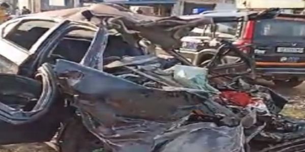 मुरादाबाद सड़क हादसे में चार दोस्तों की माैत, एक गंभीर