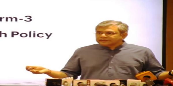 नई दिल्ली रेलवे स्टेशन पर एआई निगरानी और क्यूआर एंट्री सिस्टम लागू होगा, अश्विनी वैष्णव ने दिए निर्देश