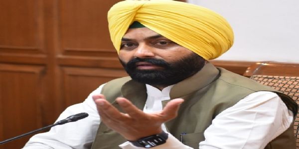 पंजाब में वेयर हाउसिंग के डीएम ने की आत्महत्या, परिवहन मंत्री का इस्तीफा