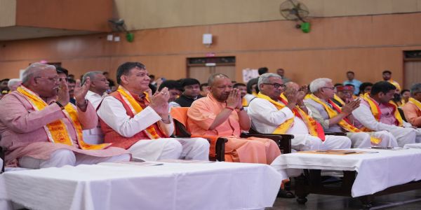 राष्ट्रभक्ति सिर्फ नारों से नहीं, अपने कर्तव्यों का ईमानदारी पूर्वक निर्वहन से होती है : मुख्यमंत्री योगी