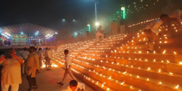 चित्रकूट में रामनवमी को मनी दीपावली, 22 लाख से अधिक दीपों से जगमगाया शहर