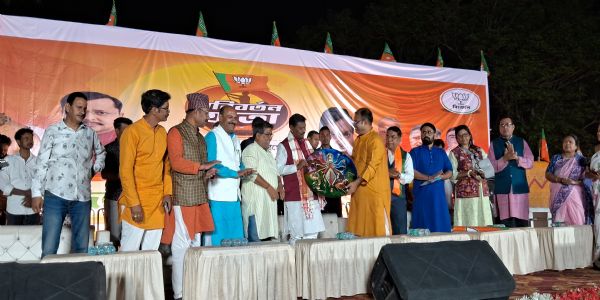 बंगाल के जनता तृणमूल सरकार के अन्य से त्रस्त हो चुकी है