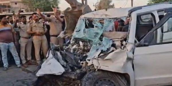 (अपडेट) मप्र के दमोह में ट्रक ने बोलेरो और बाइक को मारी टक्कर, चार लोगों की मौत, पांच गंभीर