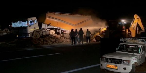 (अपडेट) मप्र के डिंडोरी में भीषण सड़क हादसा, बेकाबू कंटेनर ने 5 लोगों को रौंदा