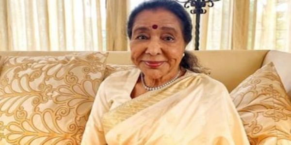 आशा भोसले की तबीयत बिगड़ी, कार्डिएक अरेस्ट के बाद अस्पताल में भर्ती