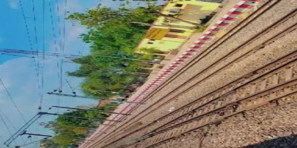 प्रयागराज में ट्रेन की चपेट में आने से चार लोगों की मौत