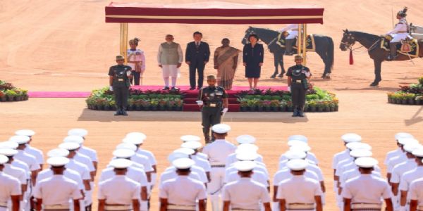 दक्षिण कोरिया के राष्ट्रपति ली का राष्ट्रपति भवन में स्वागत, राजघाट में महात्मा गांधी को दी श्रद्धांजलि