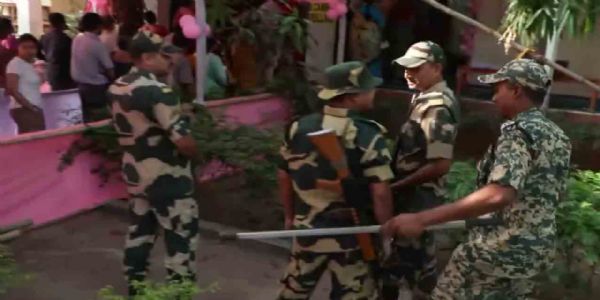 बंगाल में शांतिपूर्ण चुनाव पर उठे सवाल, कई जगहों पर हुई हिंसा