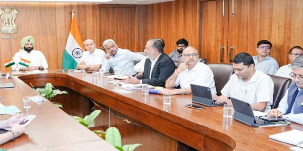 दिल्ली में प्रदूषण से निपटने के लिए नई तकनीक तैनात