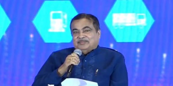 गडकरी ने की गुजरात में देश की पहली बैरियर रहित एमएलएफएफ टोल प्रणाली शुरू करने की घोषणा