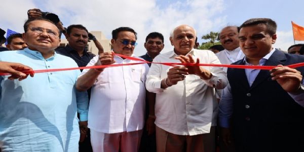 सूरत में वाइब्रेंट गुजरात रीजनल कॉन्फ्रेंस शुरु