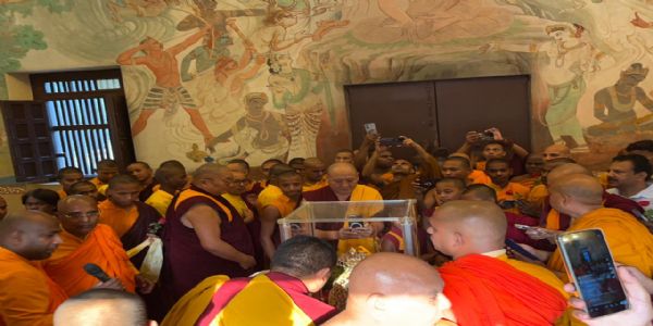 (अपडेट) बुद्ध पूर्णिमा पर सारनाथ में उमड़ा आस्था का सैलाब, देश-विदेश के 01 लाख से अधिक श्रद्धालुओं ने किए अस्थि अवशेष के दर्शन