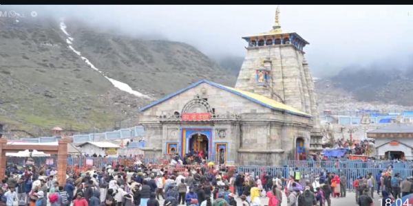 चारधाम यात्रा में रिकॉर्ड श्रद्धालु, 25 दिनों में 12.60 लाख ने किए दर्शन