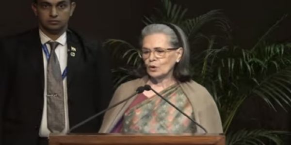 सोनिया गांधी अस्पताल से घर लौटीं