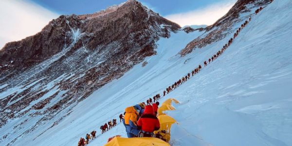 इतिहास के पन्नों में 15 मई : पर्वतारोहण में महिला का कमाल और मैकडॉनल्ड की शुरुआत का दिन