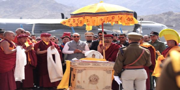 लेह में पिपराहवा में बुद्ध के अवशेषों को 14 दिवसीय प्रदर्शनी के बाद भावपूर्ण विदाई दी गई
