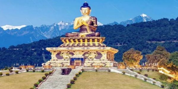 सिक्किम के 51वें स्थापना दिवस पर राष्ट्रपति, प्रधानमंत्री समेत कई नेताओं ने दी शुभकामनाएं