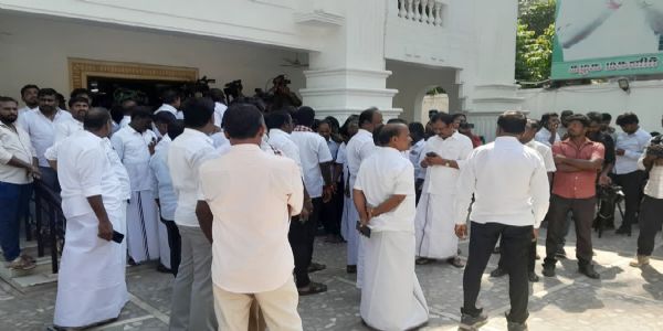 विधानसभा चुनाव में हार के बाद एडप्पाडी पलानीस्वामी ने जिला सचिवों के साथ की बैठक