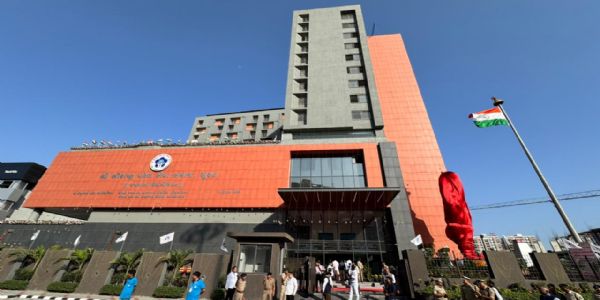 सूरत में ‘जमनाबा विद्यार्थी भवन’ का लोकार्पण, 1000 विद्यार्थियों को मिलेगी आधुनिक शिक्षा और संस्कारयुक्त आवास सुविधा