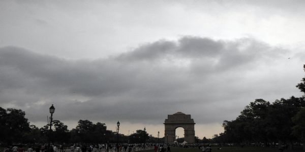 मौसम ने बदली करवट, दिल्ली-एनसीआर में हल्की बारिश से गर्मी से मिली राहत