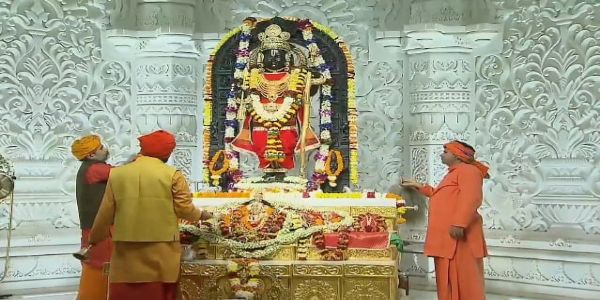 रामजन्मभूमि मंदिर परिसर में मां भगवती मंदिर के शिखर पर हुआ ध्वजारोहण