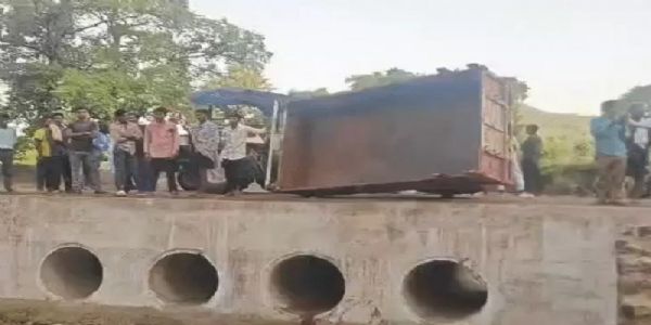 (अपडेट) मप्र के उमरिया-अनूपपुर जिले की सीमा पर ट्रैक्टर-ट्रॉली पलटी, चार लोगों की मौत और 37 घायल