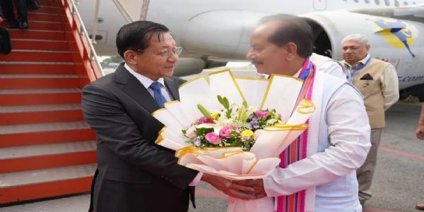 बोधगया पहुंचे म्यांमार के राष्ट्रपति मिन आंग ह्लाइंग ने महाबोधि मंदिर में की पूजा-अर्चना