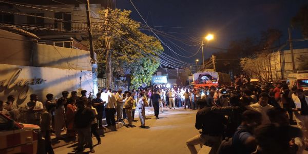 साकेत के सैदुल्लाजाब में चार मंजिला इमारत ढही, कैंटीन और कोचिंग सेंटर पर गिरा मलबा, 11 लोगों को निकाला