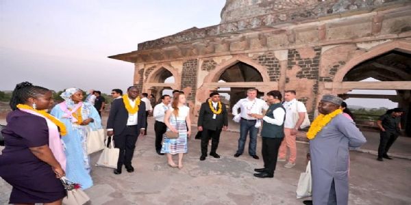 ब्रिक्स देशों के कृषि मंत्री और अधिकारियों ने किया ऐतिहासिक स्थल मांडू का भ्रमण