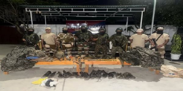 मणिपुर के काकचिंग में भारी मात्रा में हथियार, गोला-बारूद और मिलिट्री-ग्रेड का सामान बरामद