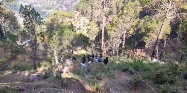 हिमाचल प्रदेश के चंबा में खाई में गिरी बोलेरो, सात लोगों की मौत